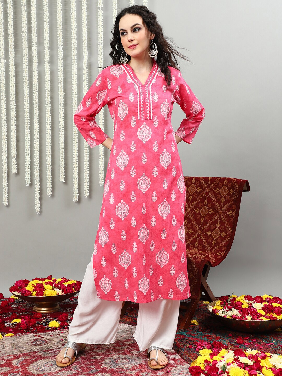 

Vastramyaa Ethnic Motifs Printed V-Neck Cotton Straight Kurta, Pink