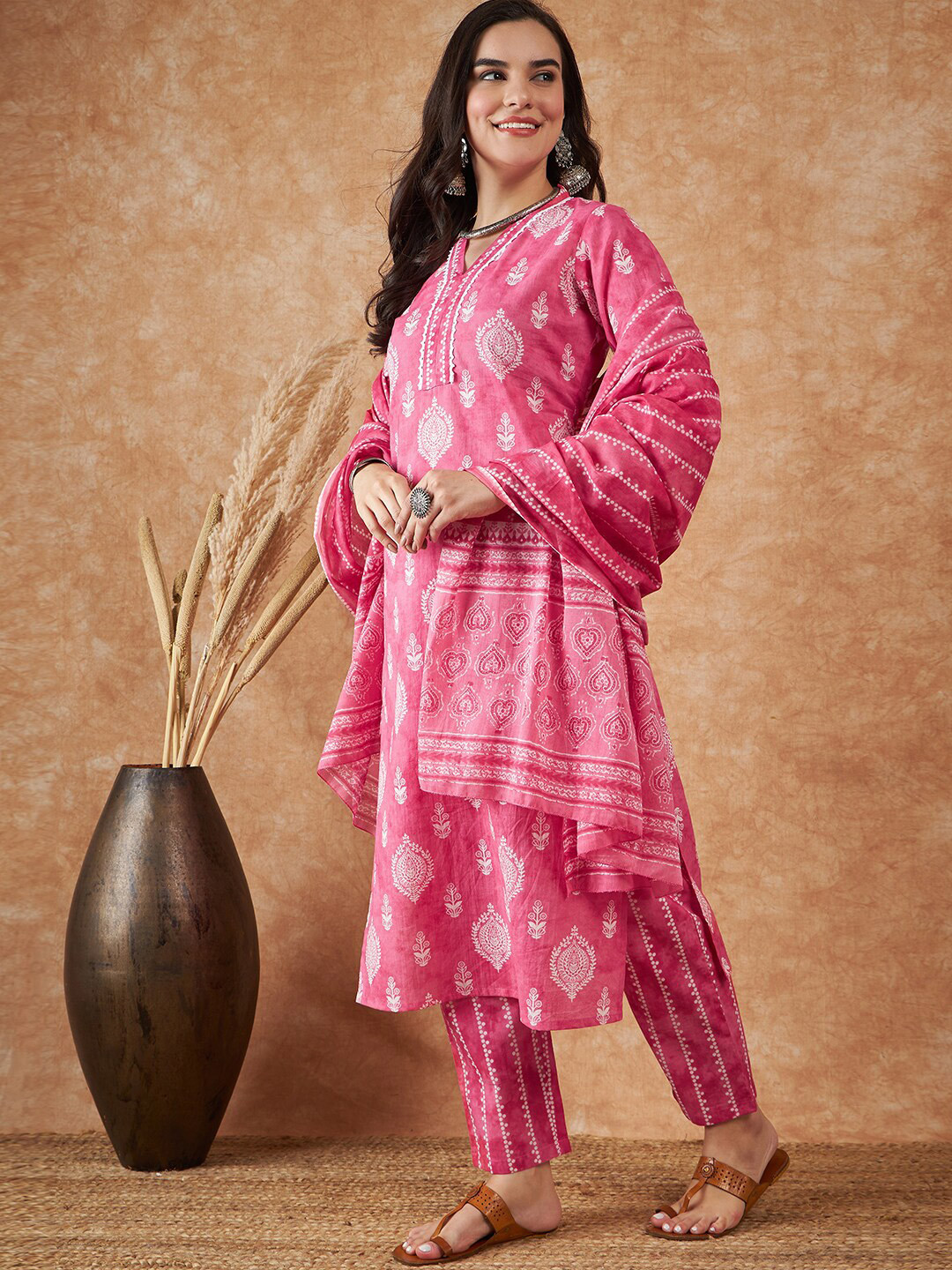 

Vastramyaa Ethnic Motifs Printed V-Neck Cotton Kurta With Trousers & Dupatta, Pink