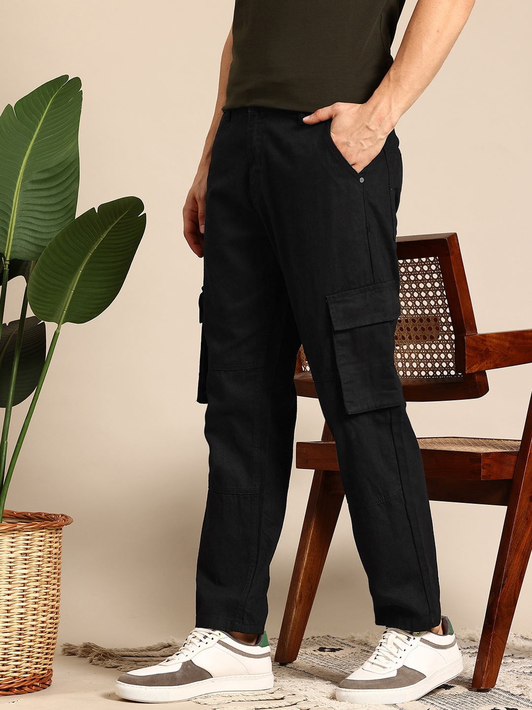 

Mast & Harbour Men Cargo-Style Relaxed Fit Jeans, Black