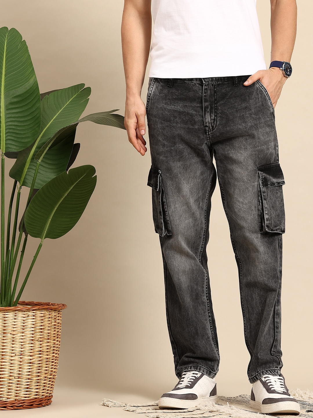 

Mast & Harbour Men Relaxed Fit Light Fade Jeans, Black