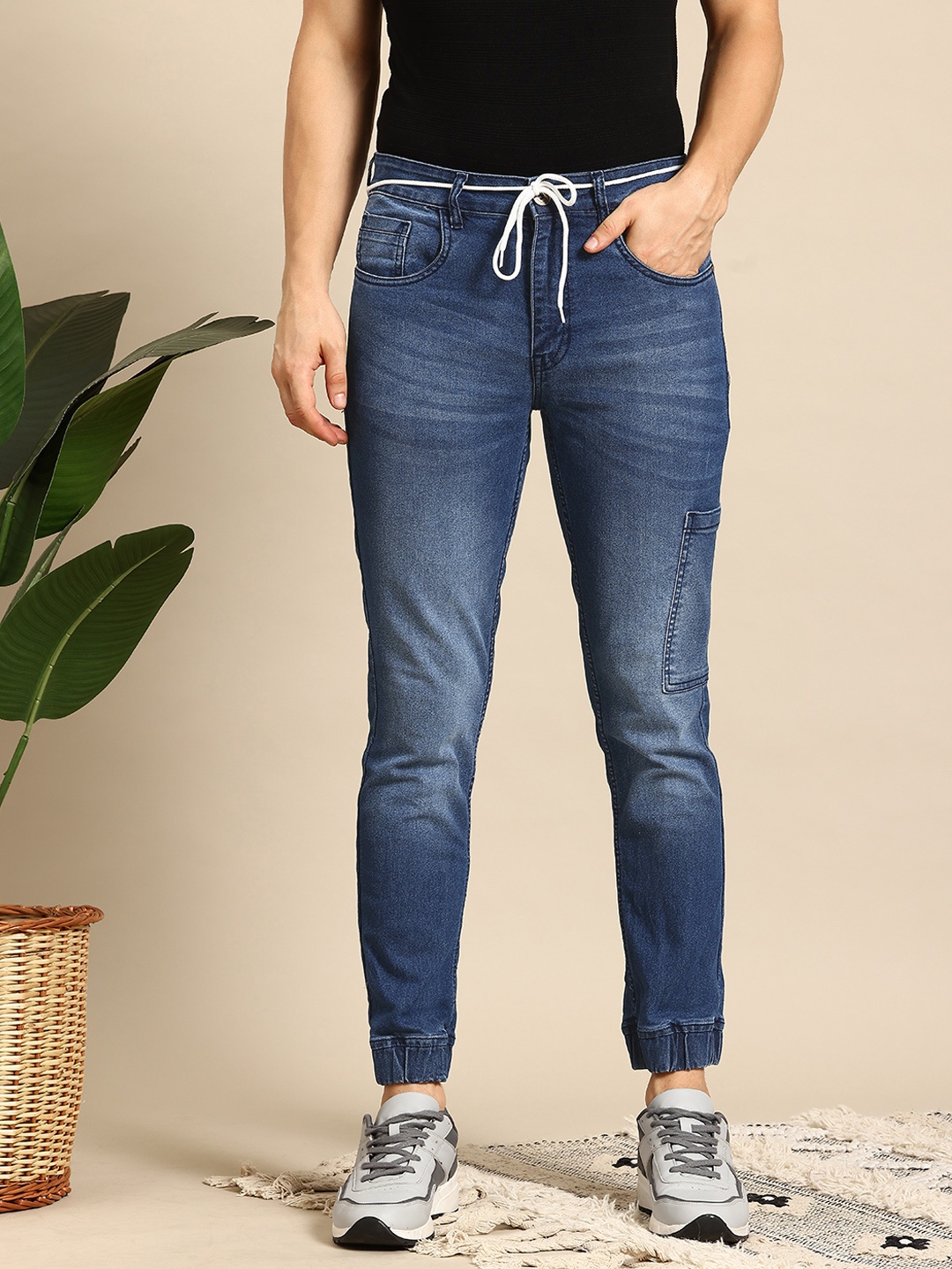

Mast & Harbour Men Jogger Fit Light Fade Jeans, Blue