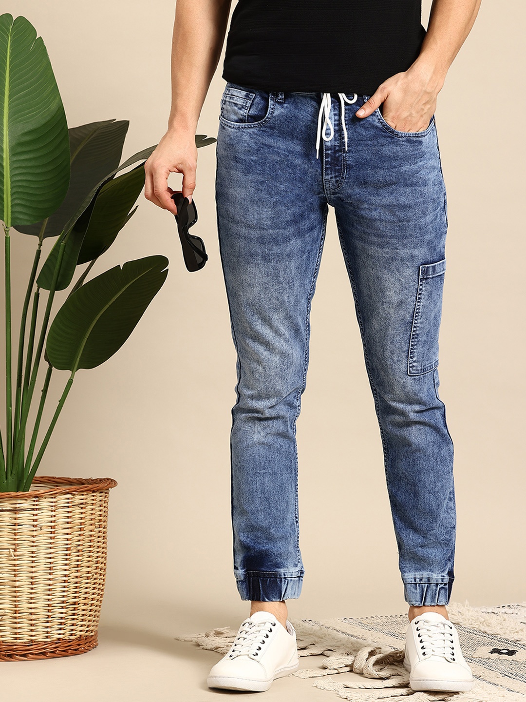 

Mast & Harbour Men Jogger Fit Light Fade Stretchable Jeans, Blue