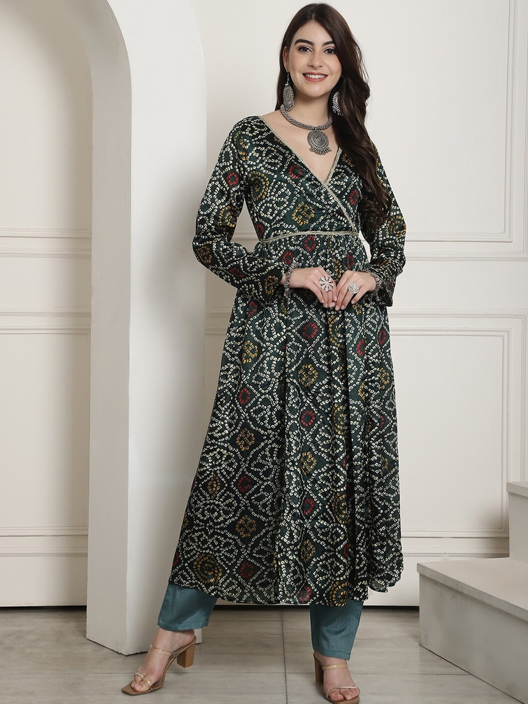 

NEUDIS Abstract Printed V-Neck Anarkali Kurta for Timeless Grace, Green
