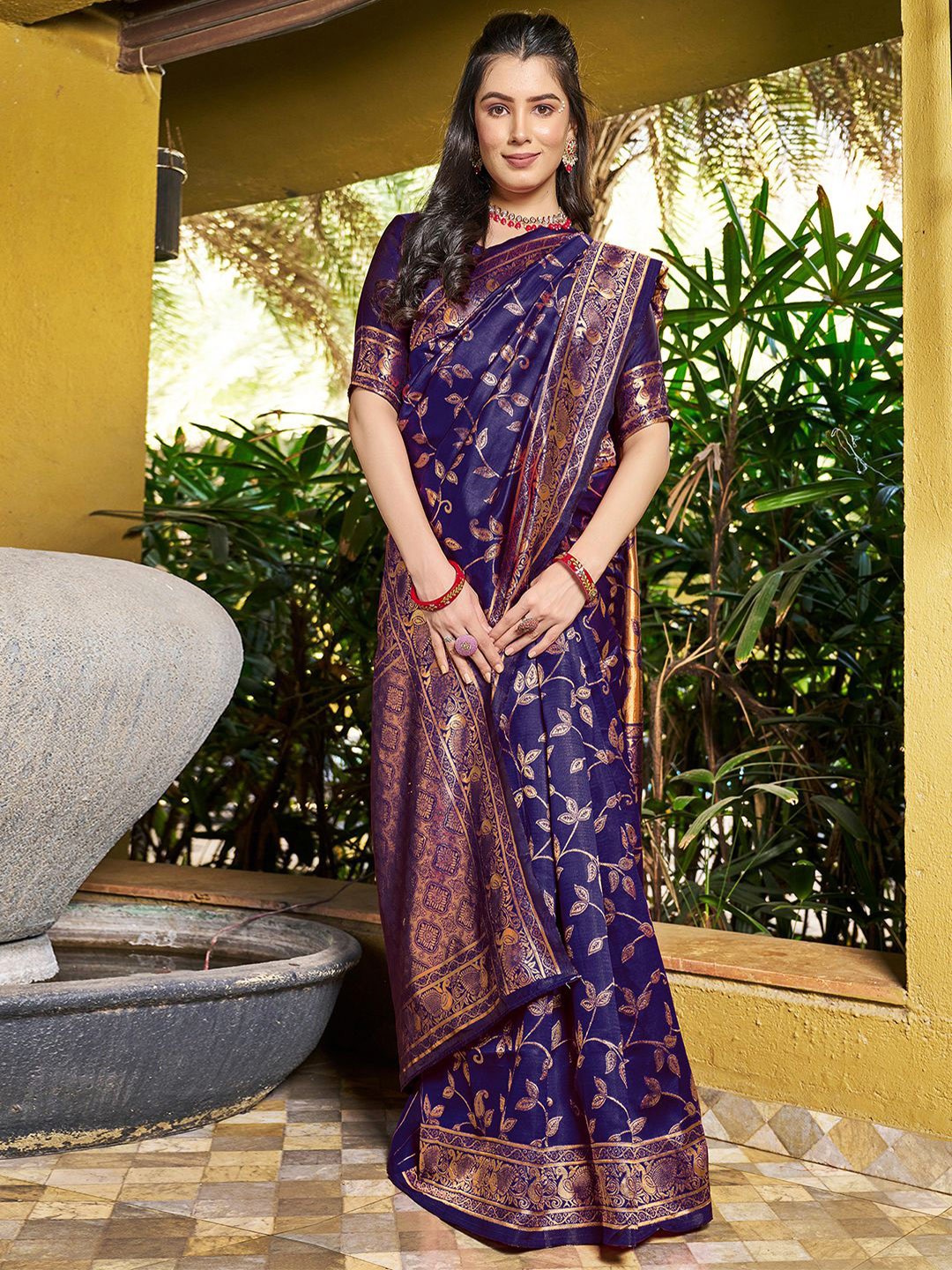 

Mitera Zari Art Silk Fusion Saree, Navy blue