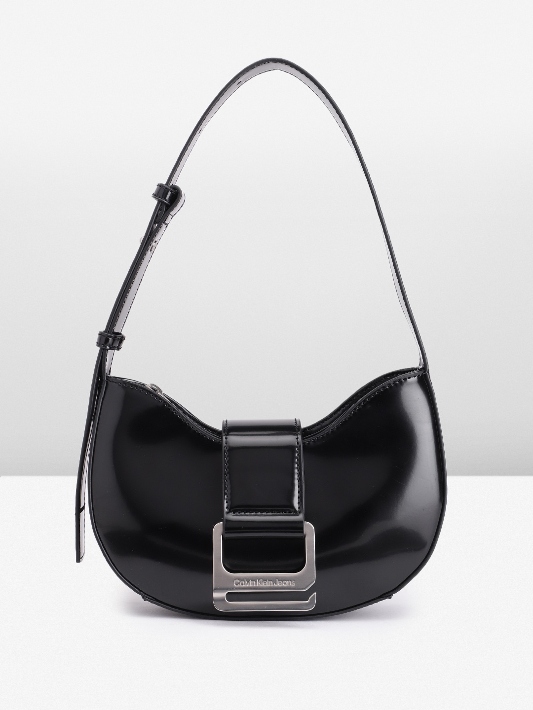 

Calvin Klein Women Solid Hobo Bag, Black