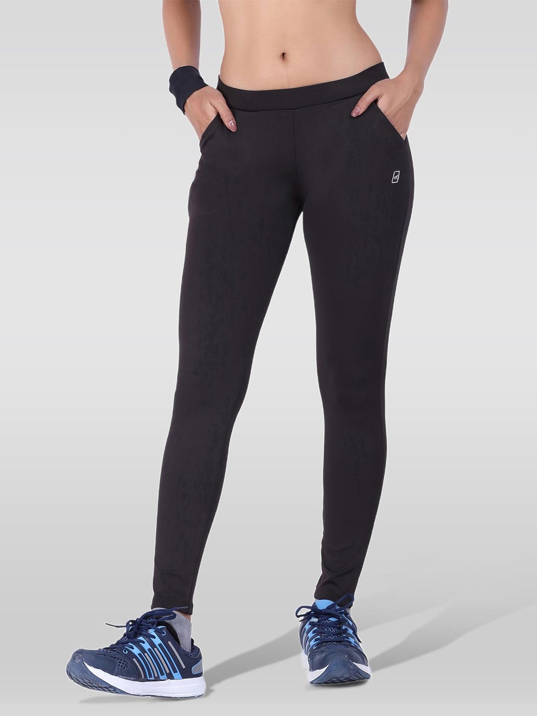 

LAASA SPORTS Women Slim-Fit Ankle-Length Dry Fit Gym Tights, Black