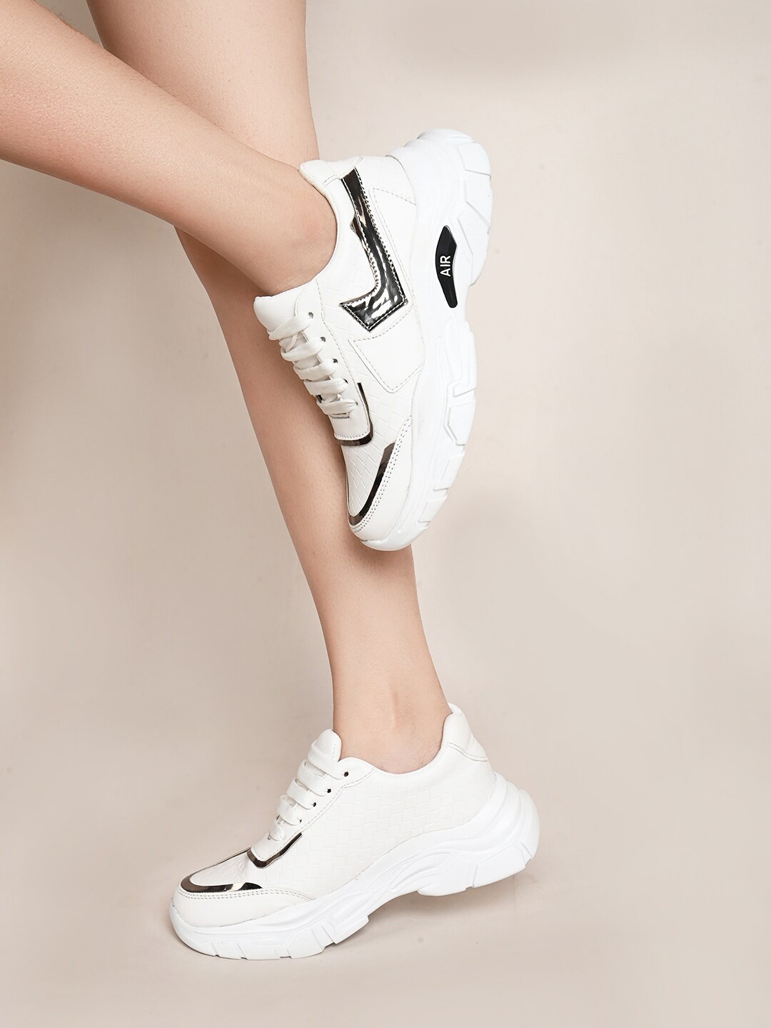 

XE Looks Women Textured Lightweight Sneakers, White