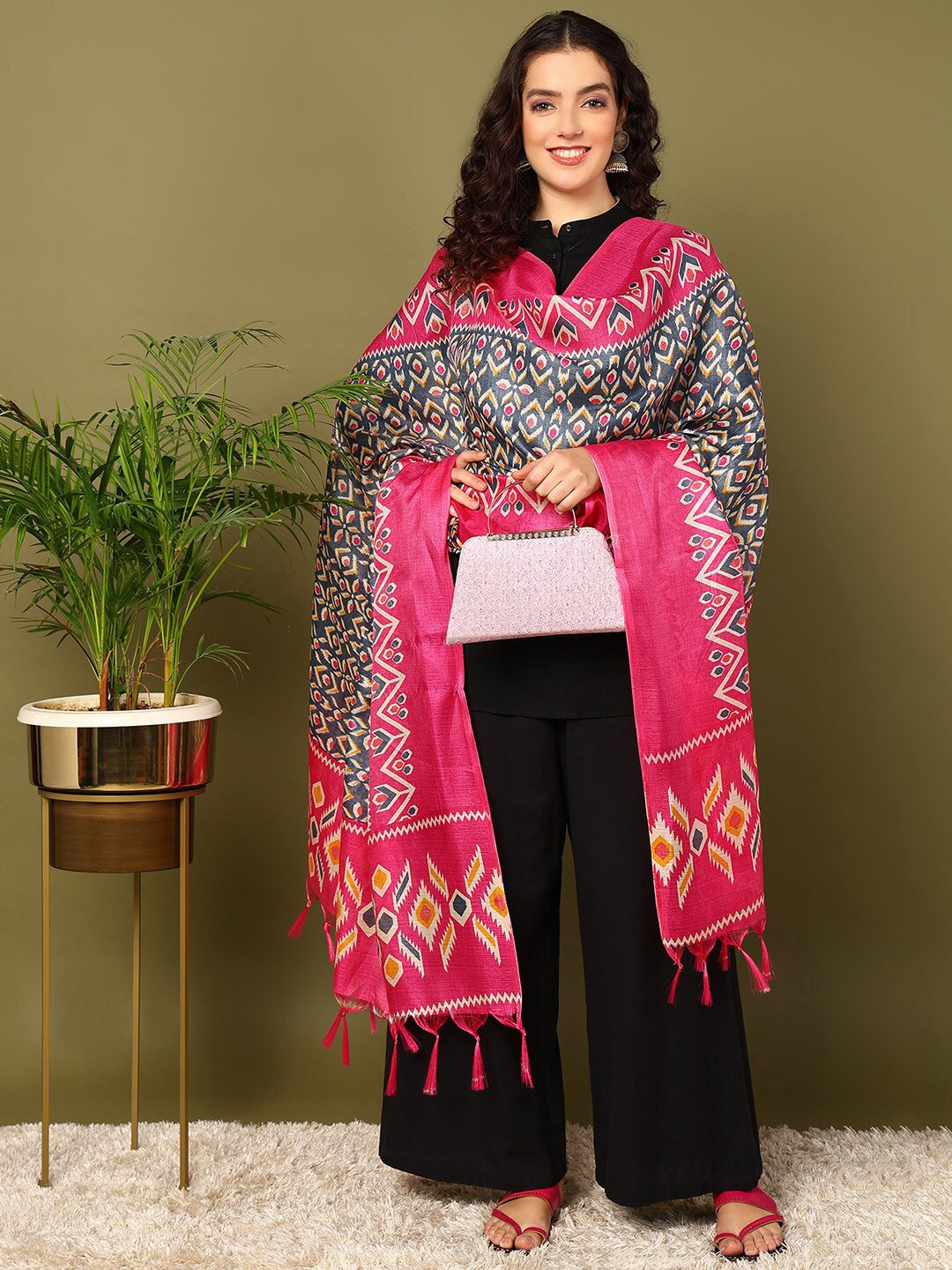 

mokshi Pink & Blue Ethnic Printed Dupatta