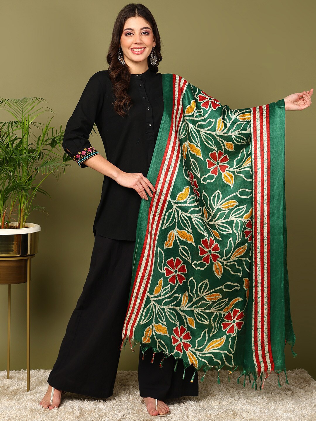 

mokshi Floral Printed Dupatta, Green