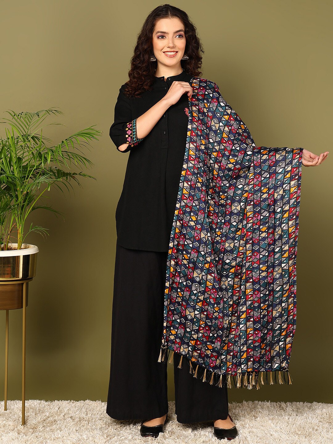 

mokshi Geometric Printed Dupatta, Blue