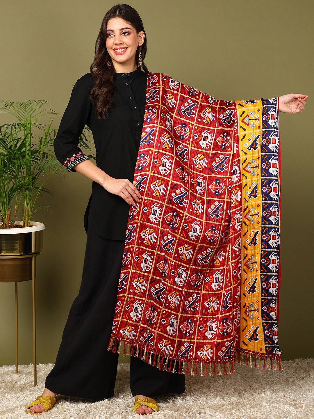 

mokshi Ethnic Motifs Printed Dupatta, Maroon