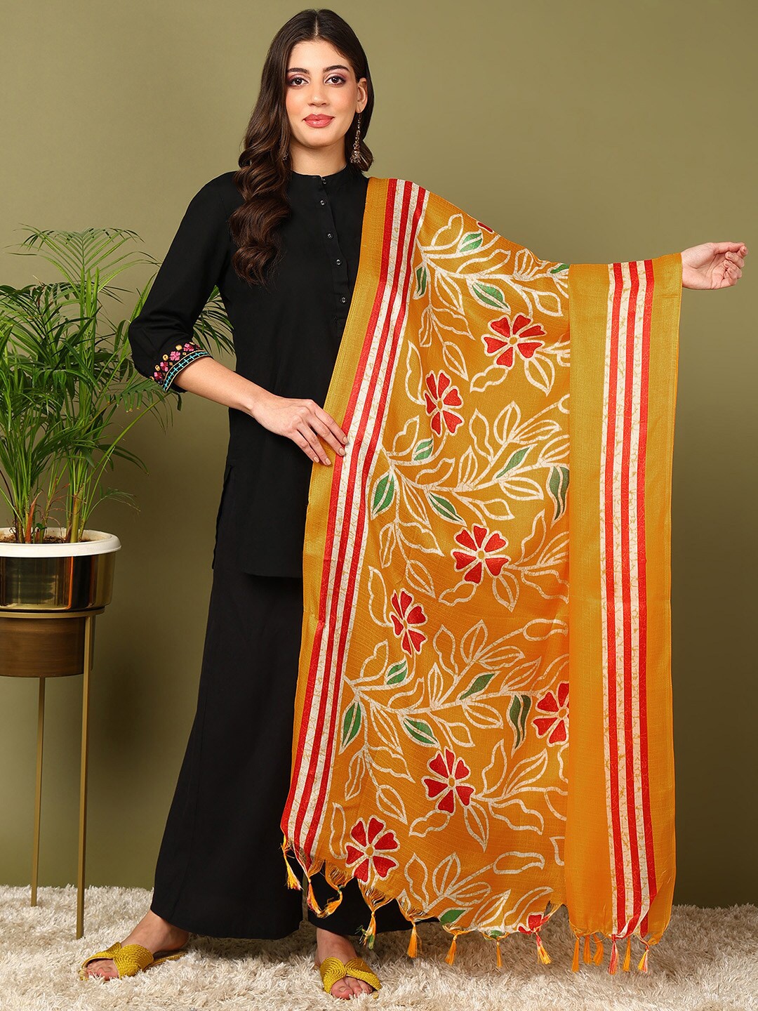 

mokshi Floral Printed Dupatta, Yellow