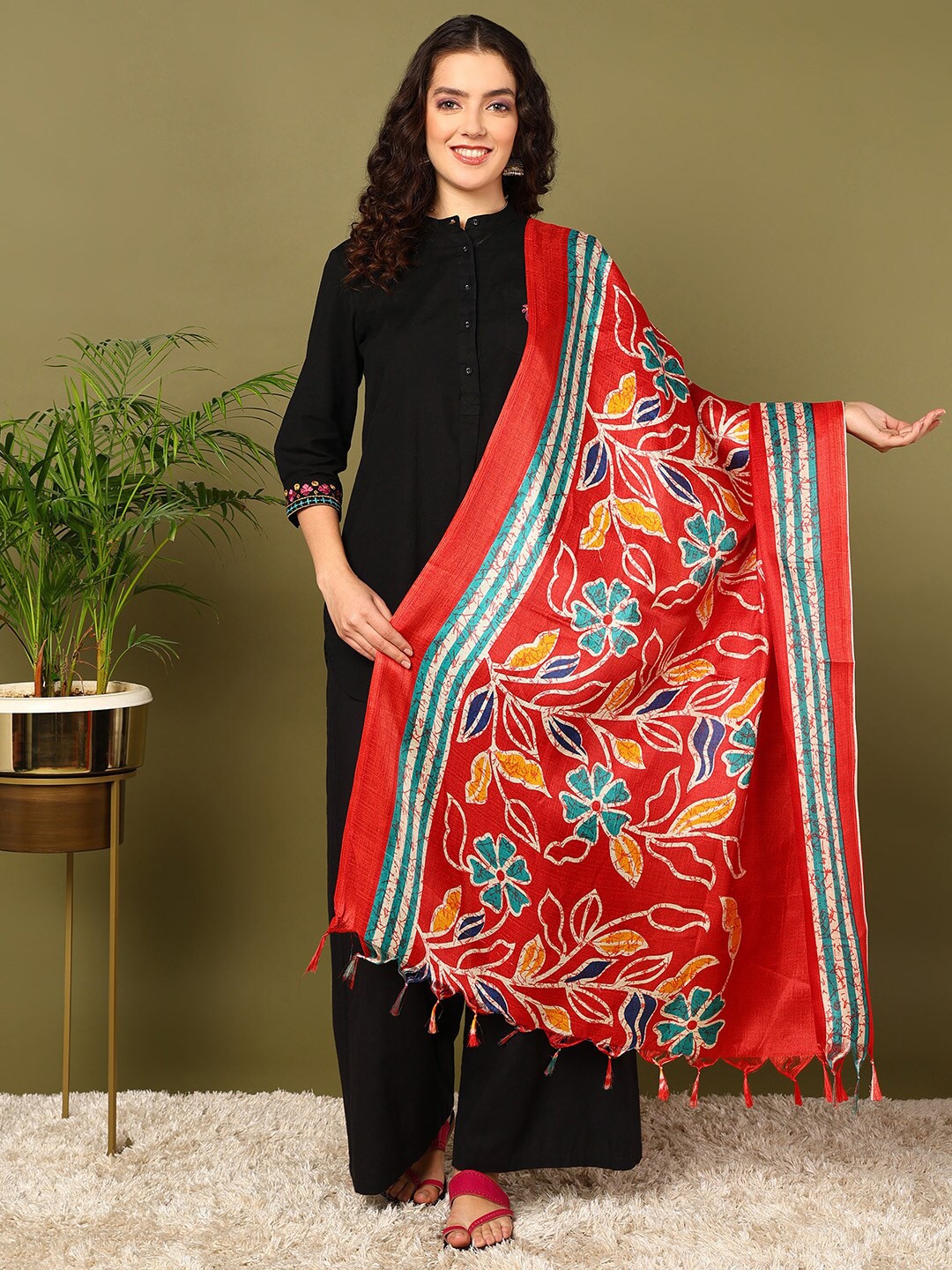 

mokshi Floral Printed Dupatta, Red