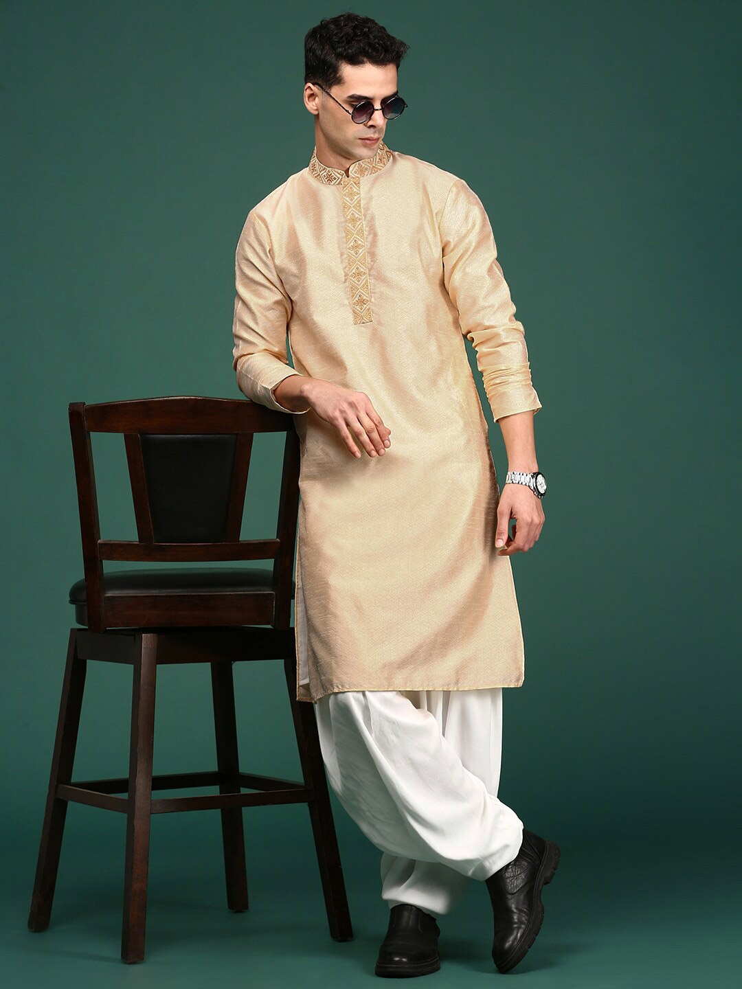 

Sangria Geometric Embroidered Jacquard Mandarin Collar Kurtas, Cream