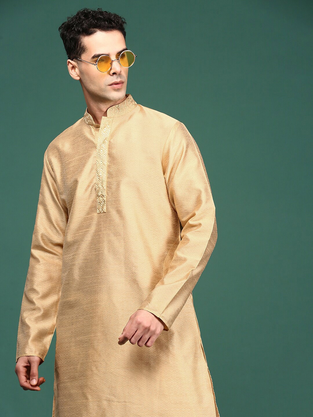 

Sangria Jacquard Mandarin Collar Yoke Design Kurta, Beige