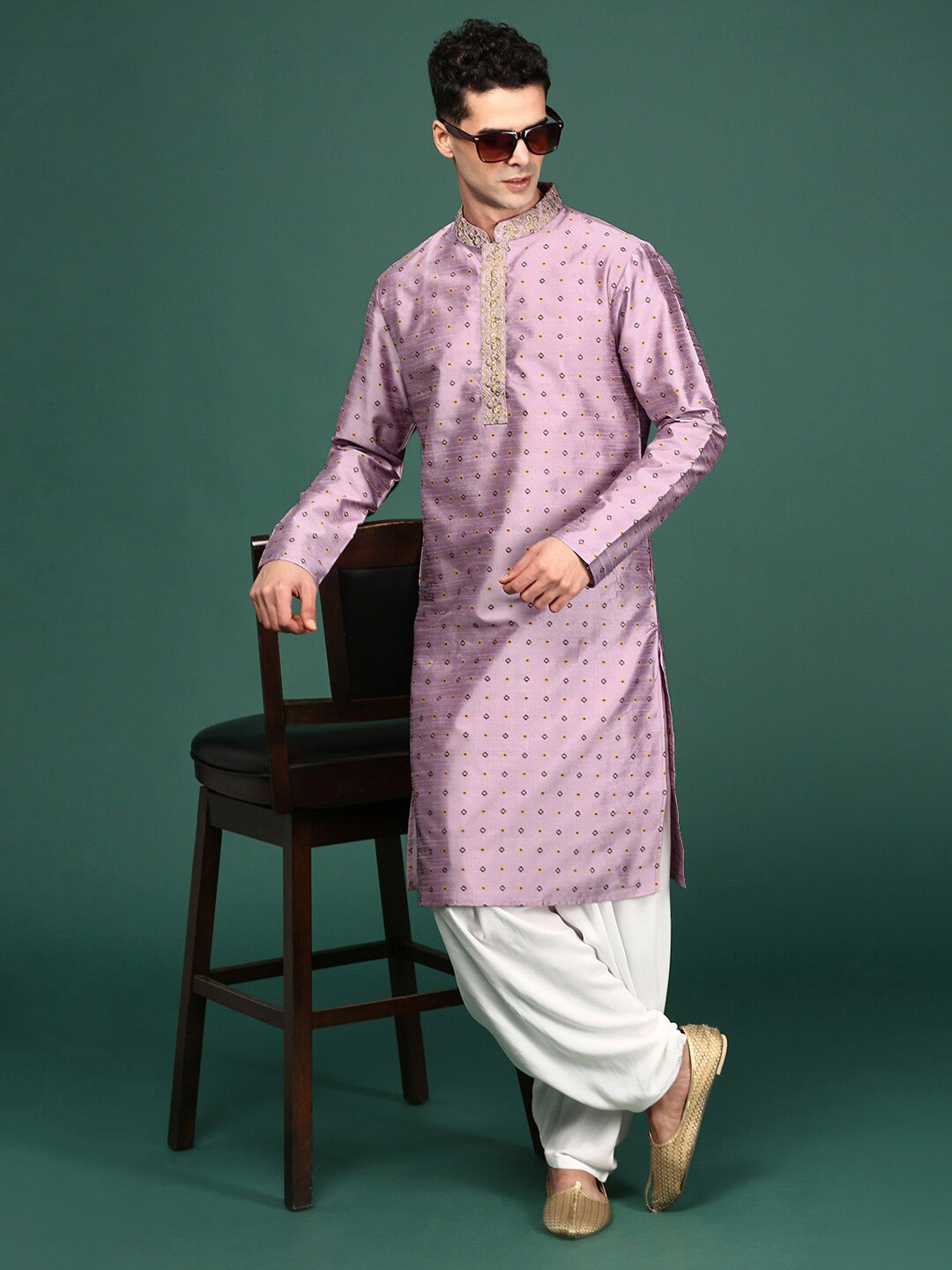 

Ramas Geometric Yoke Design Mandarin Collar Chanderi Silk Kurta, Purple