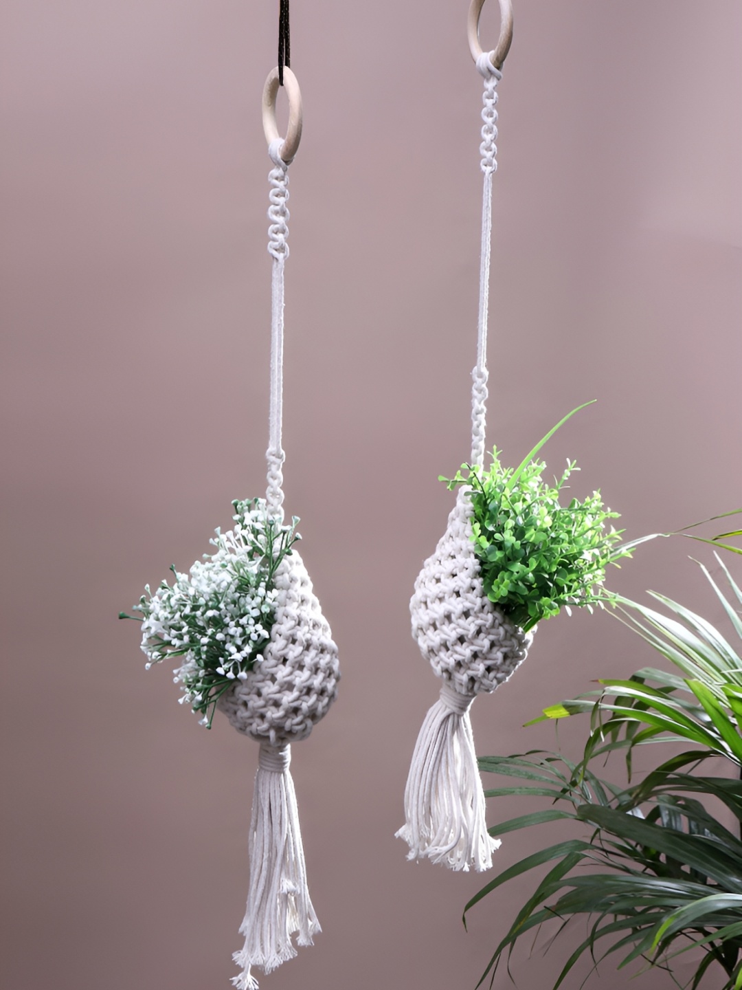 

Akaar White 2 Pieces Nest Planters