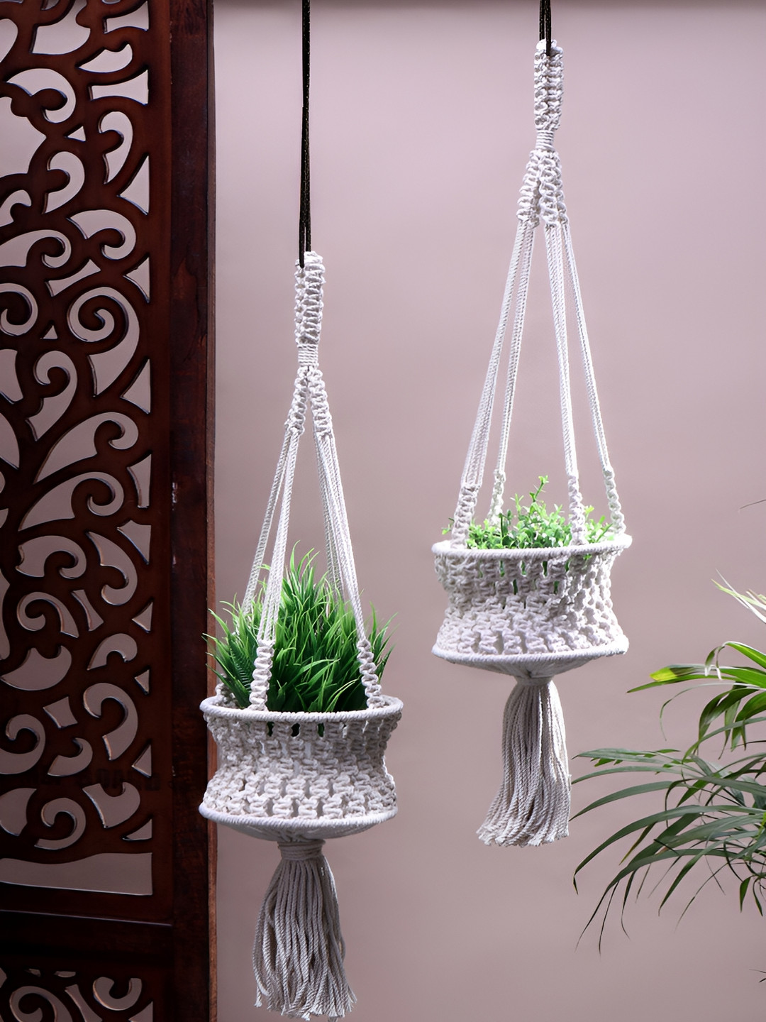 

Akaar White 2 Pieces Nest Planters