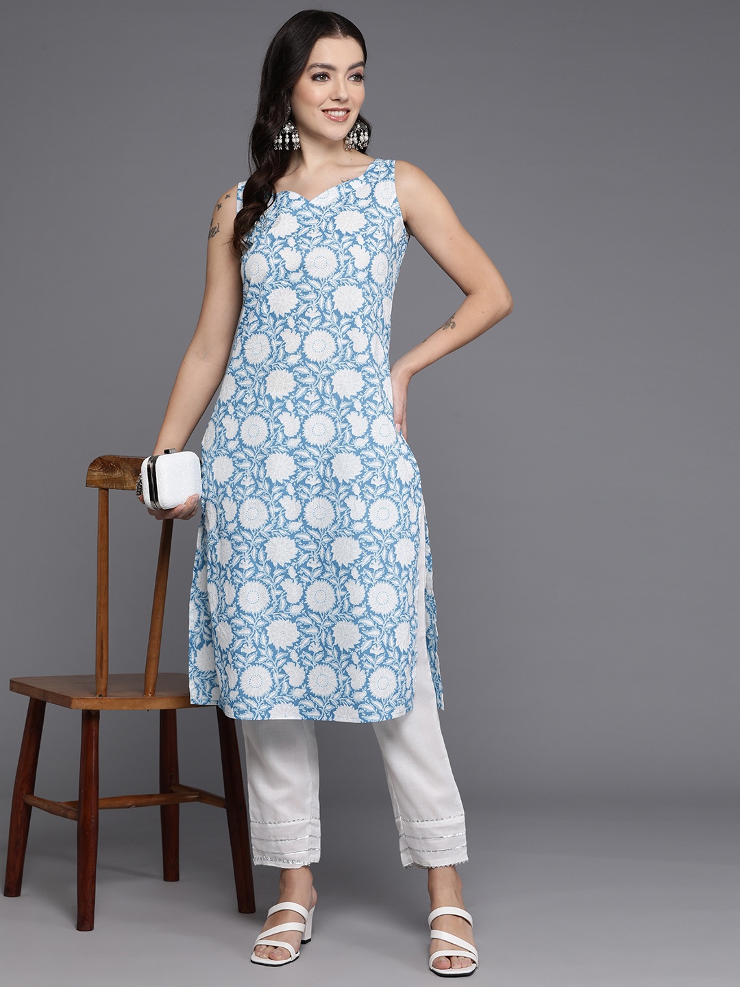 

Indo Era Women Floral Printed Floral Kurta, Blue