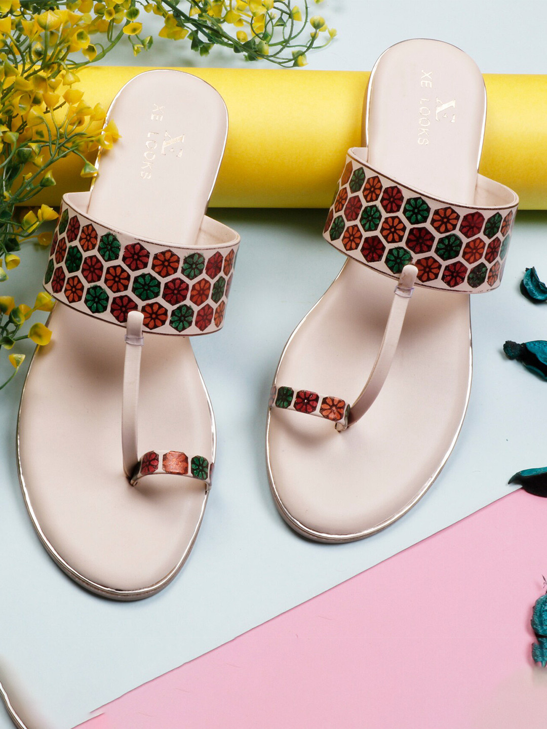 

XE Looks Printed One Toe Flats, Cream