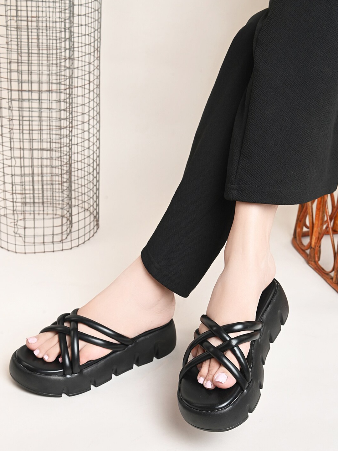 

XE Looks Cross Strap Open Toe Flatform Heels, Black