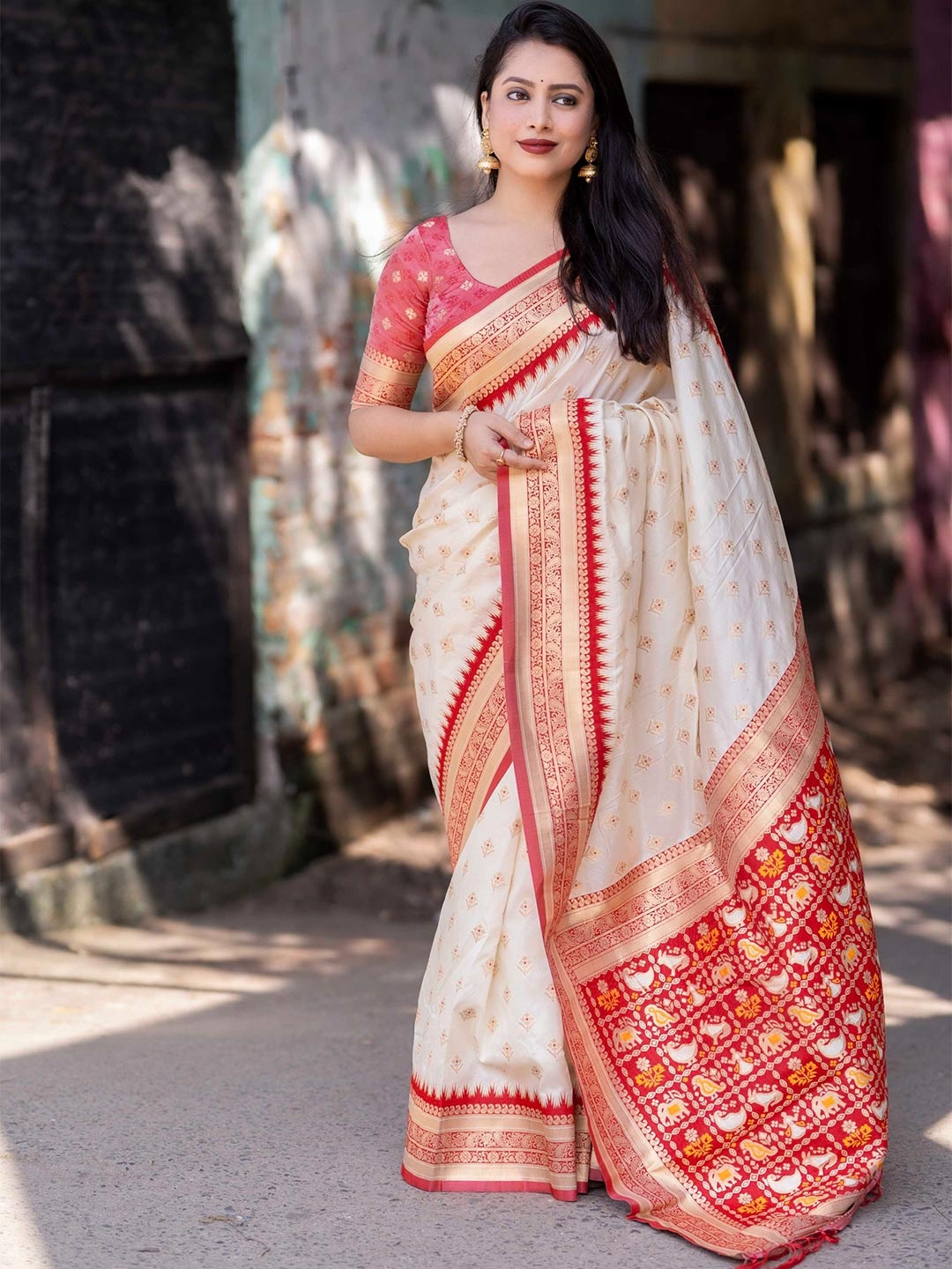 

Mitera Woven Design Zari Silk Blend Designer Patola Saree, White