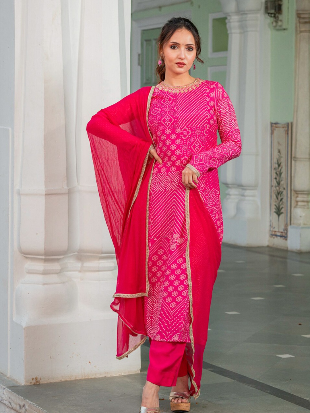 

Ambraee Round Neck Bandhani Printed Regular Gotta Patti Kurta With Trousers & Dupatta, Pink