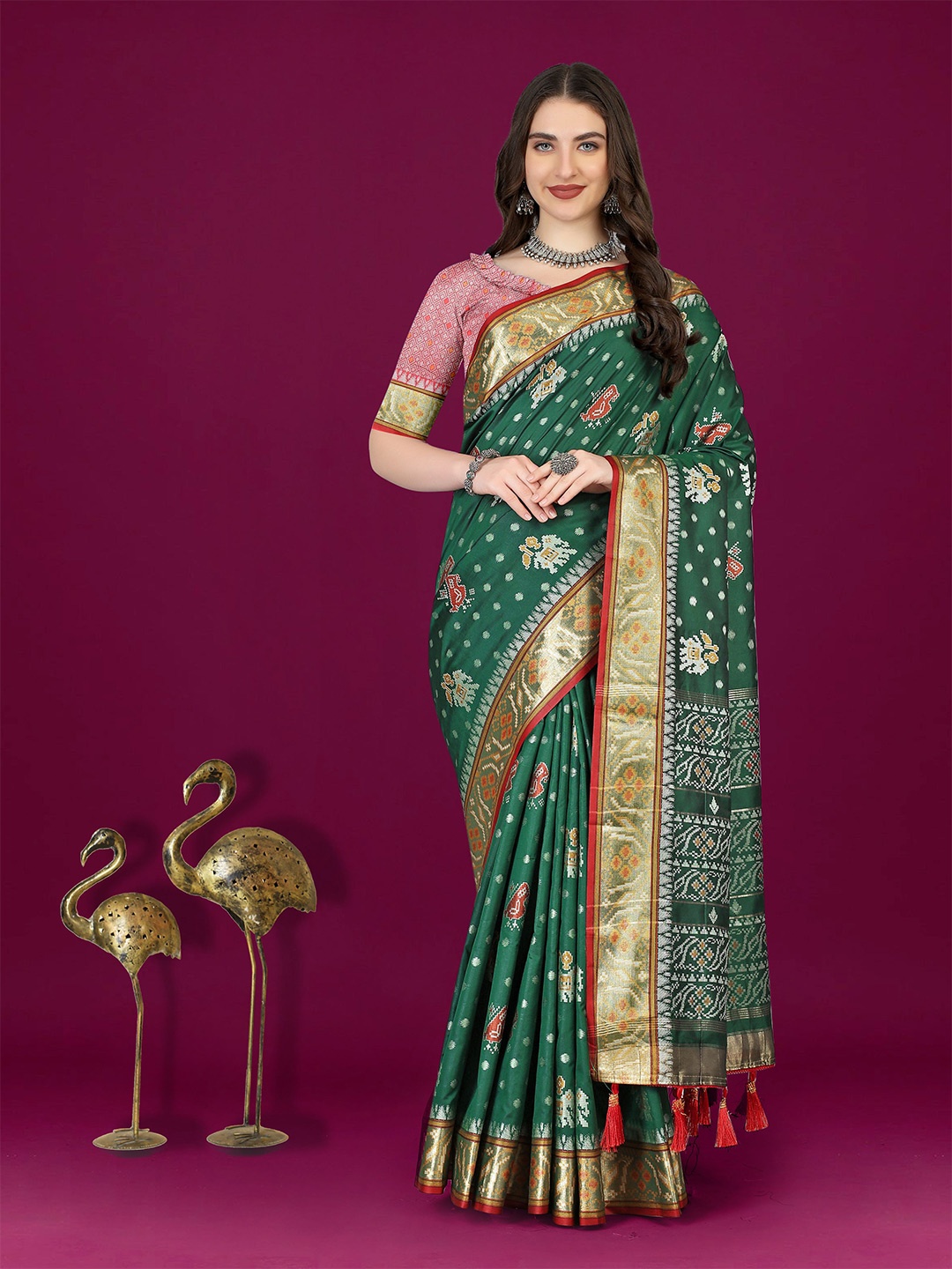 

NIWAA Ethnic Motifs Woven Design Zari Silk Blend Patola Saree, Green