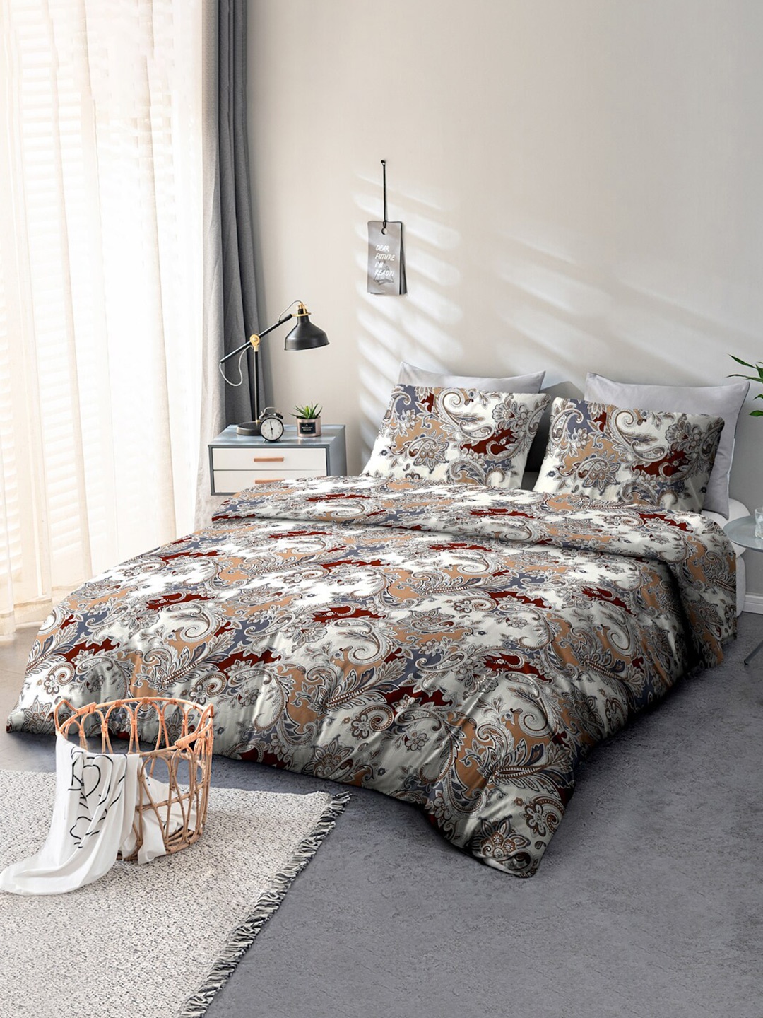 

Aura Brown & White Ethnic Motifs 140 TC Queen Bedsheet with 2 Pillow Covers