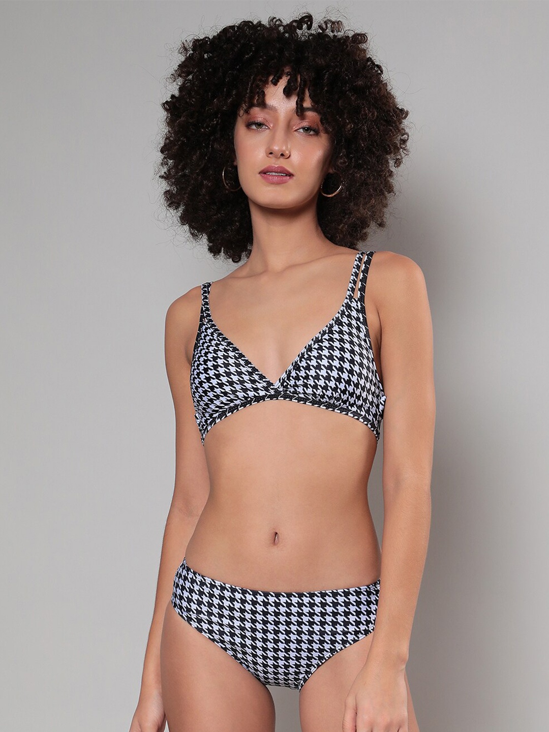 

HAUTE SAUCE by Campus Sutra Checked Two-Piece Swim Bikini Set, Black