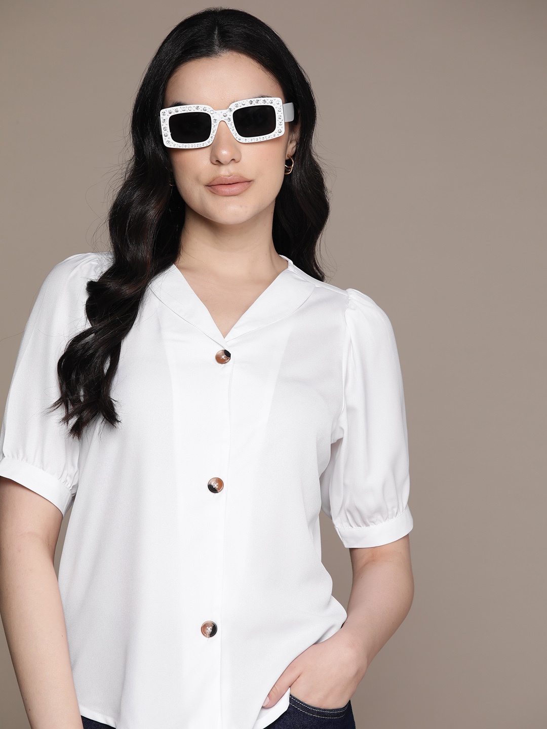 

The Roadster Lifestyle Co. V-Neck Casual Shirt, White