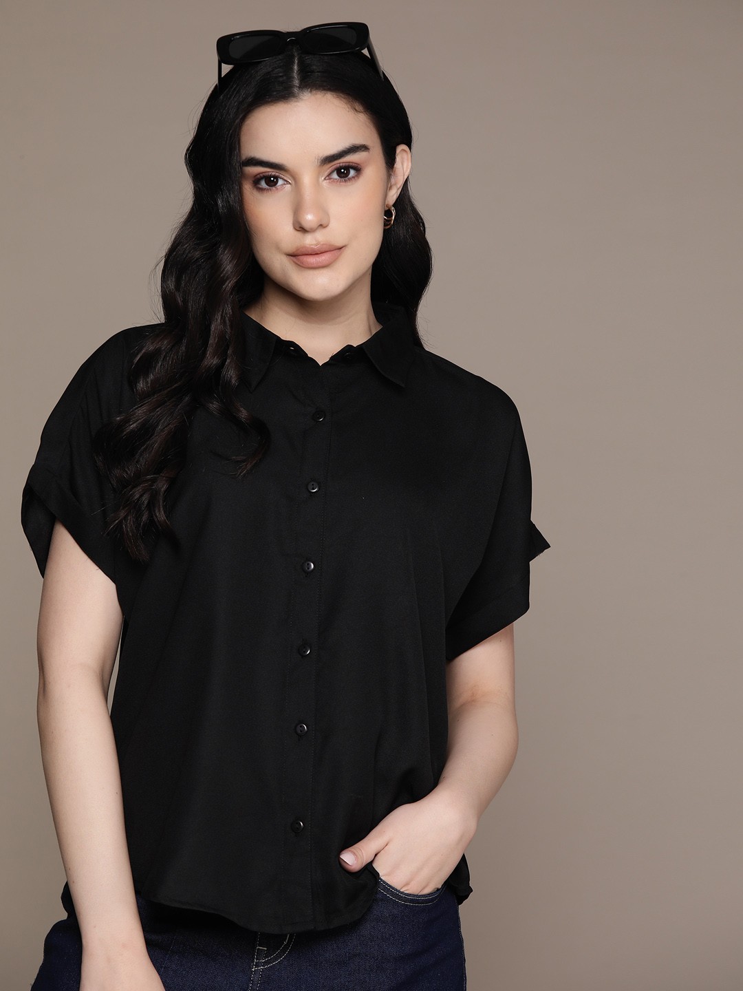 

The Roadster Lifestyle Co. Extended Sleeves Shirt, Black
