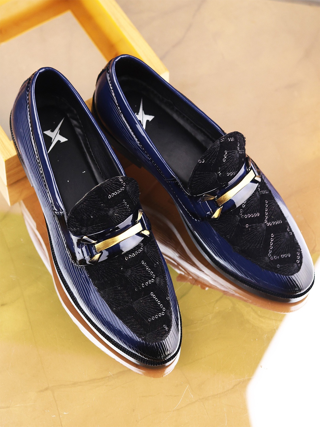 

KRAASA Men Embroidered Lightweight Suede Loafers, Navy blue