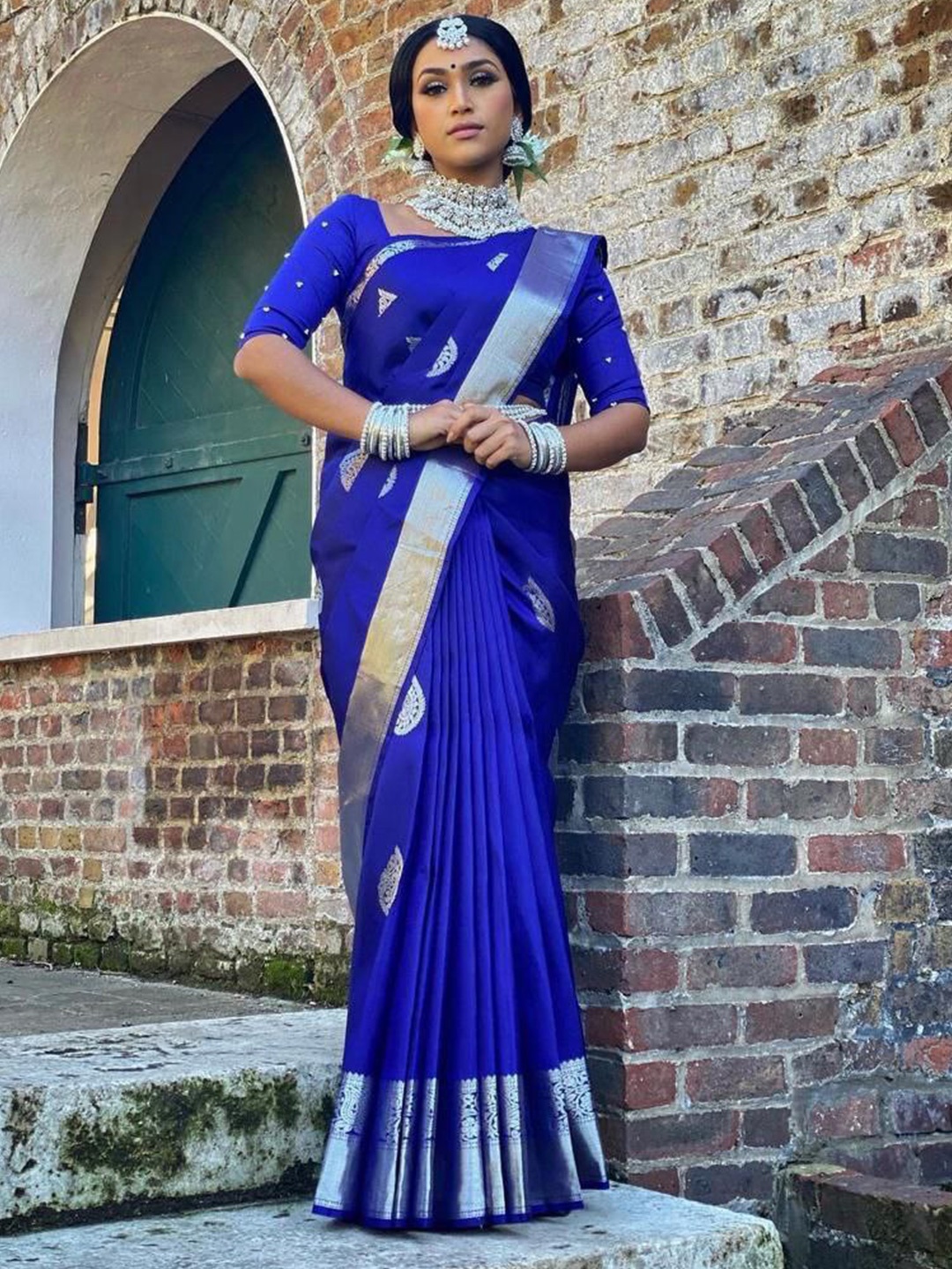 

Linza Woven Design Pure Silk Banarasi Zari Saree, Blue