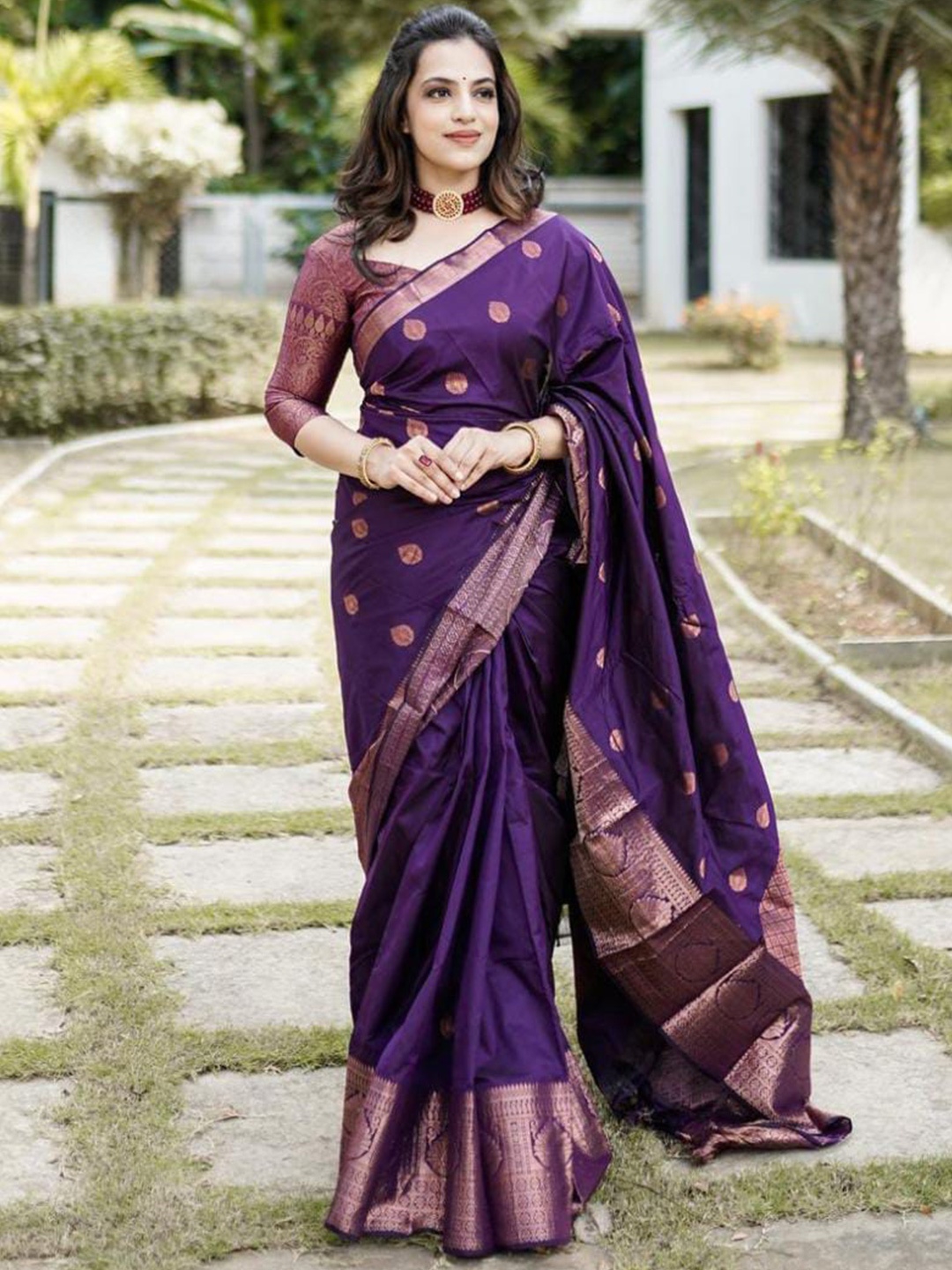 

Linza Ethnic Motifs Woven Design Zari Pure Silk Banarasi Saree, Purple