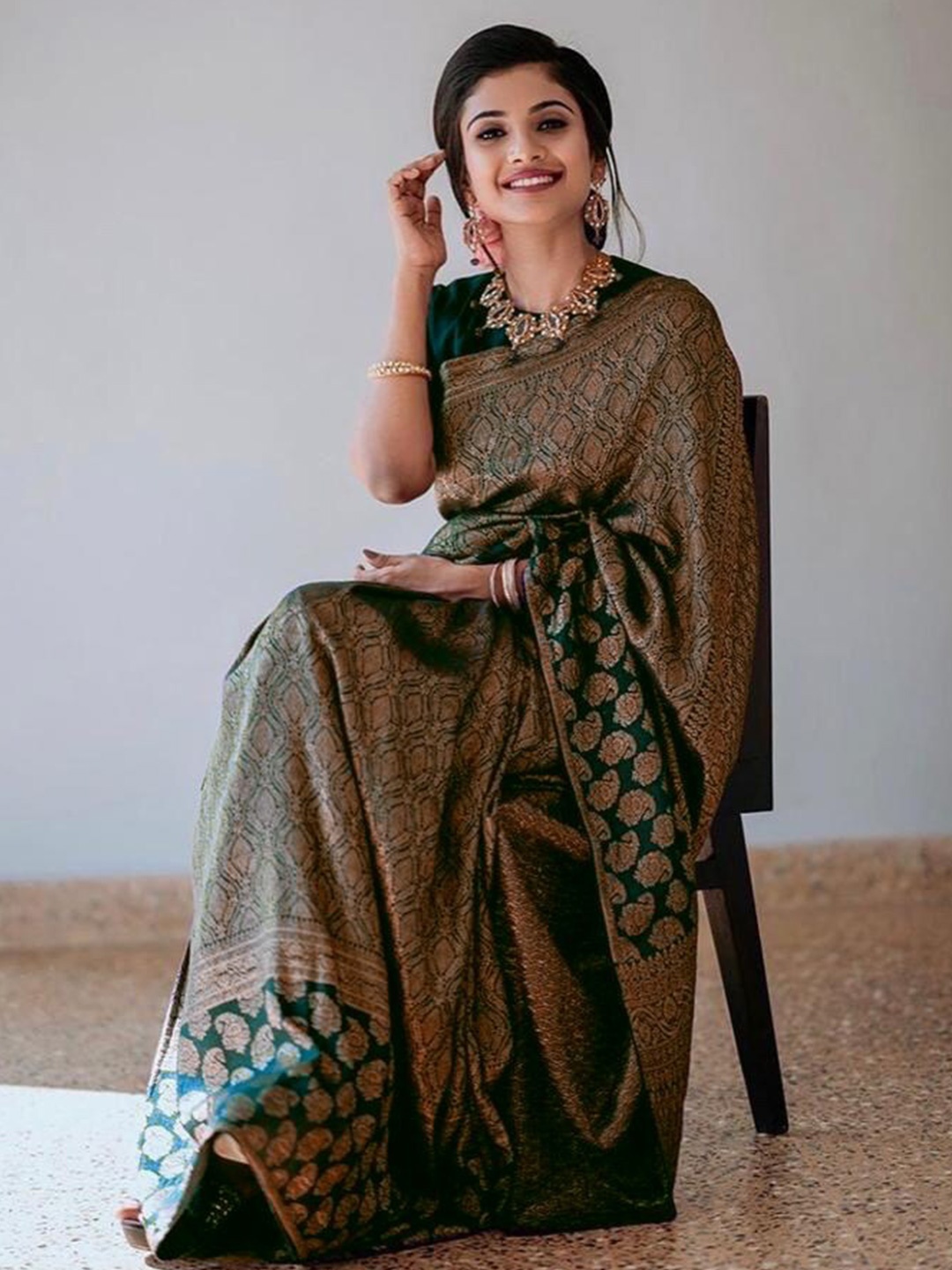 

Linza Ethnic Motifs Woven Design Zari Pure Silk Banarasi Saree, Green