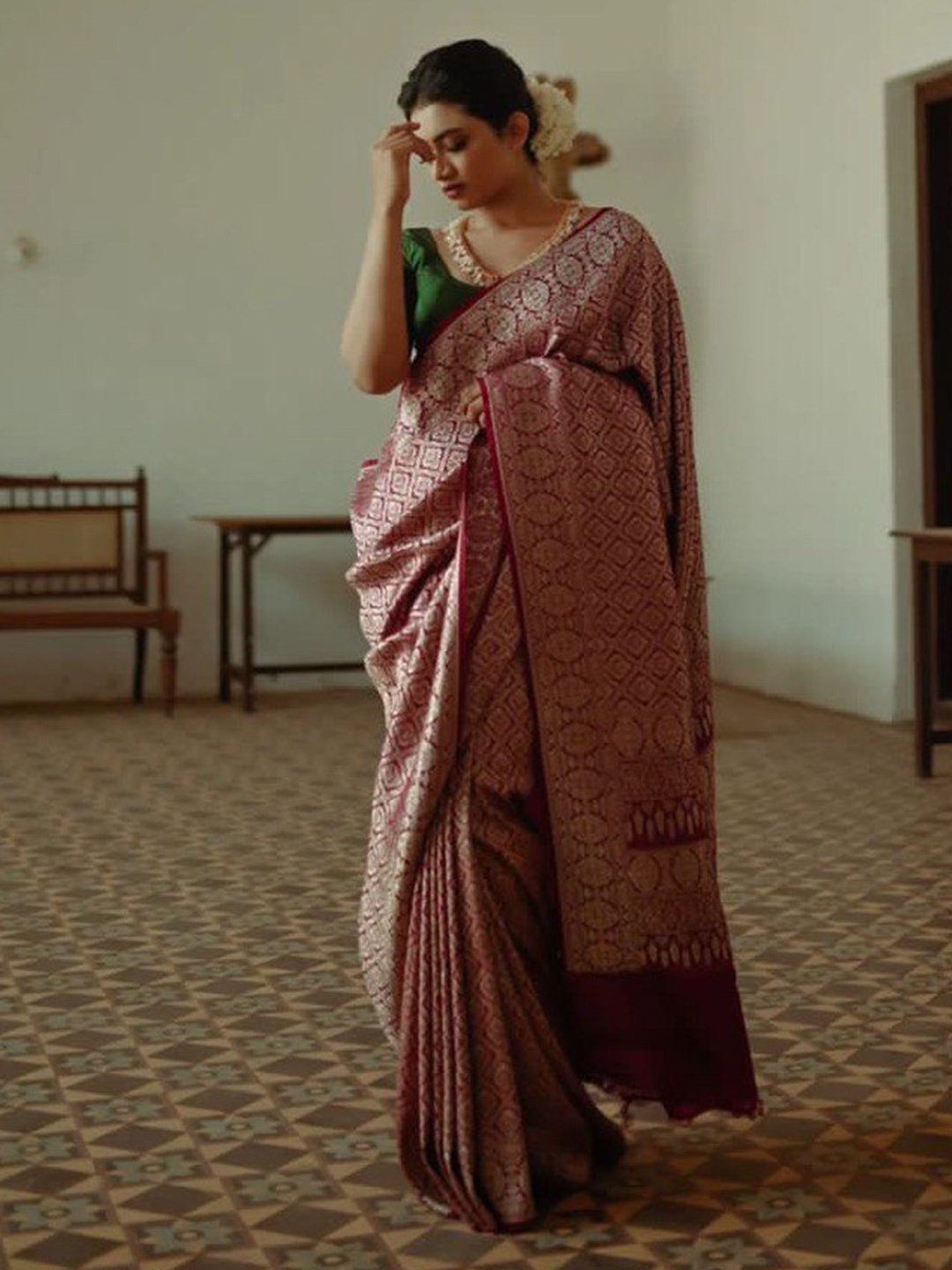 

Linza Ethnic Motif Woven Design Pure Silk Banarasi Saree, Purple