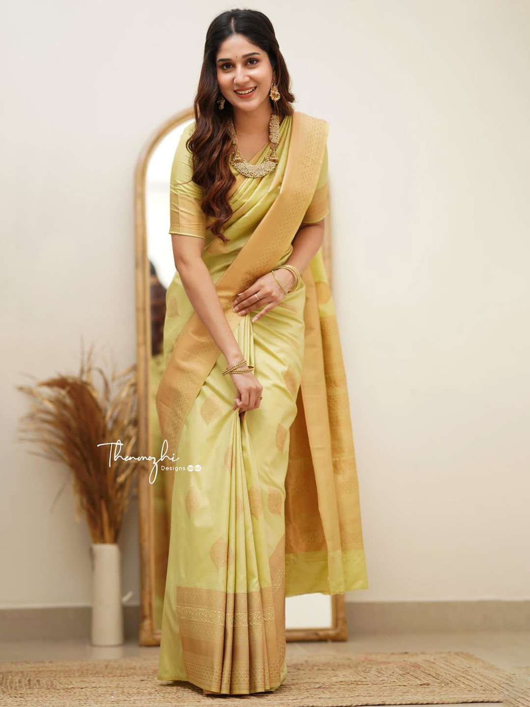 

Linza Ethnic Motif Woven Design Silk Banarasi Saree, Olive