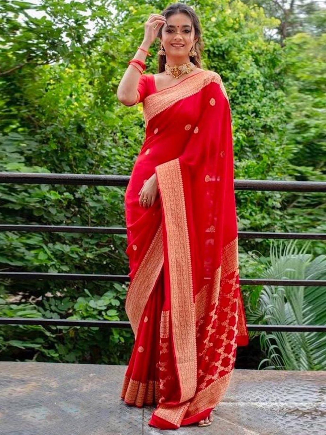 

Linza Ethnic Motif Woven Design Pure Silk Banarasi Saree, Red