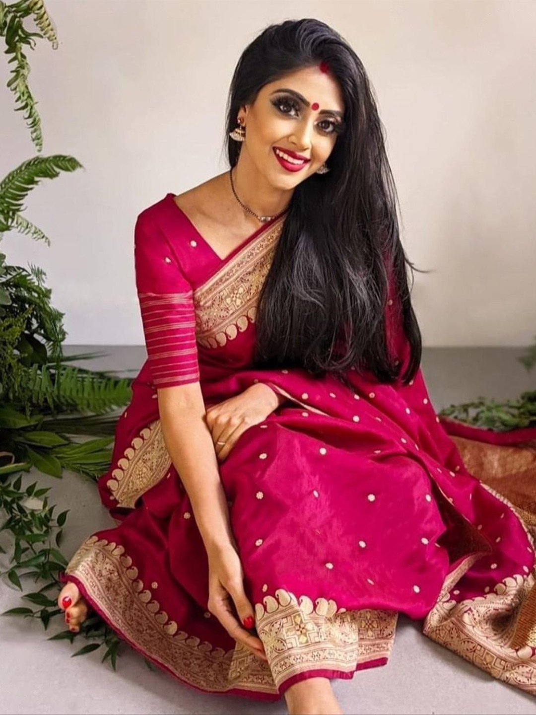 

Linza Ethnic Motifs Woven Design Pure Silk Banarasi Zari Saree, Pink