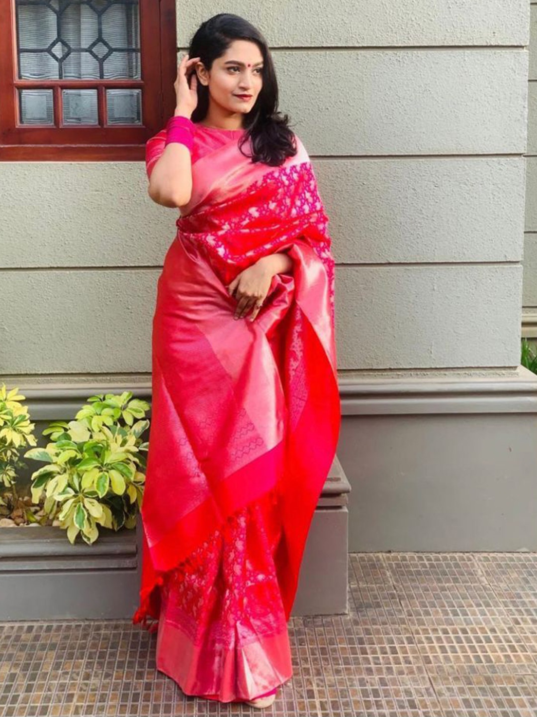 

Linza Woven Design Zari Pure Silk Banarasi Saree, Pink