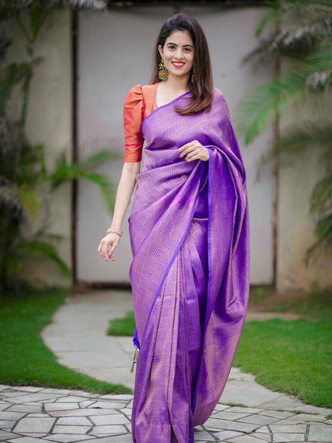 

Linza Woven Design Zari Pure Silk Banarasi Saree, Blue