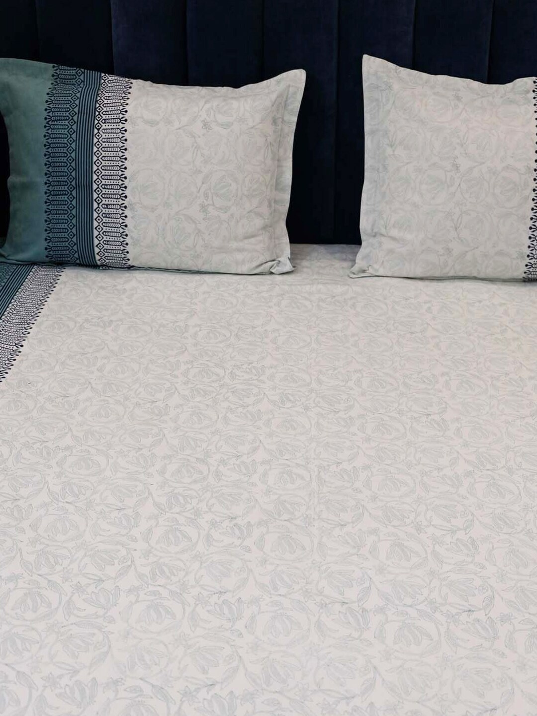 

DESIGN GAATHA White Printed Cotton Double King Bedcover with 2 pillow covers