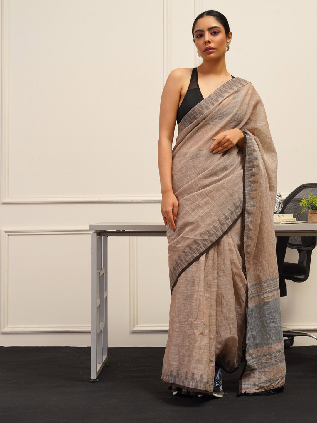 

Tikhi Imli Brown Printed Woven Design Saree