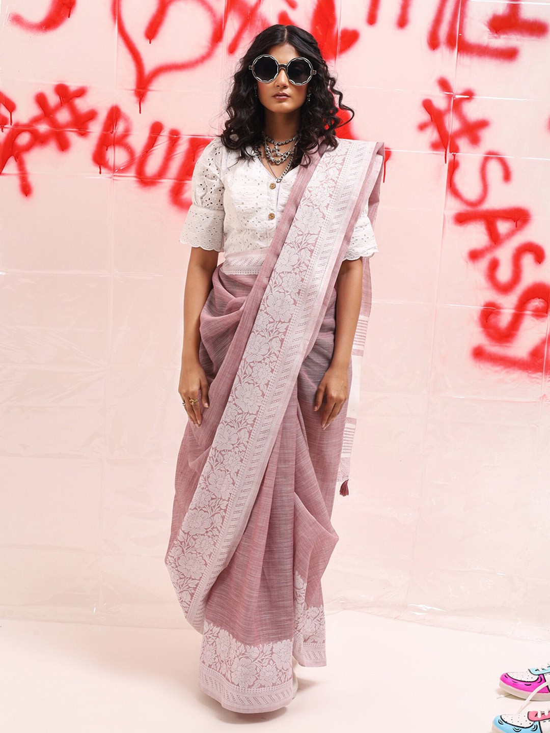 

Tikhi Imli Floral Woven Design Saree, Pink