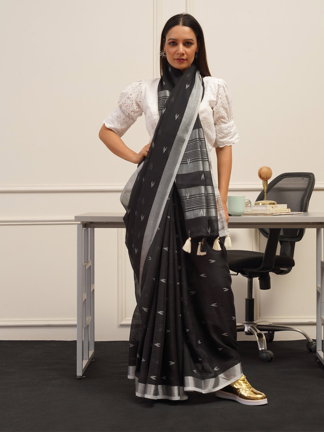 

Tikhi Imli Ethnic Motifs Saree, Black