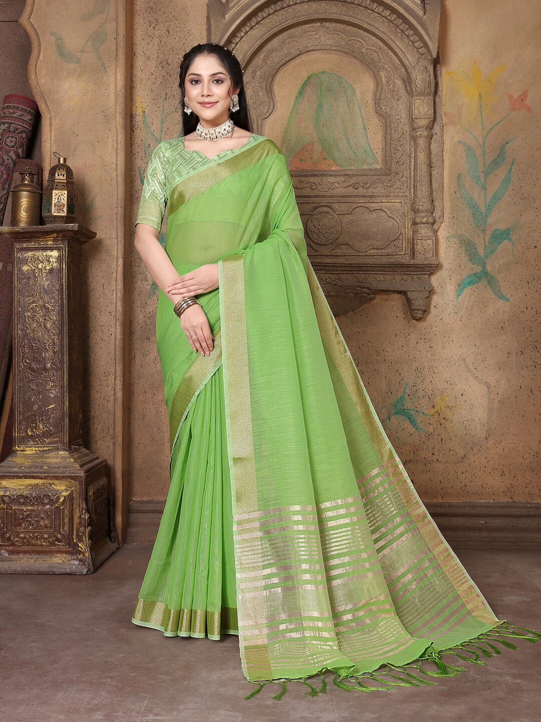 

GAJARAI Zari Pure Linen Banarasi Saree, Green