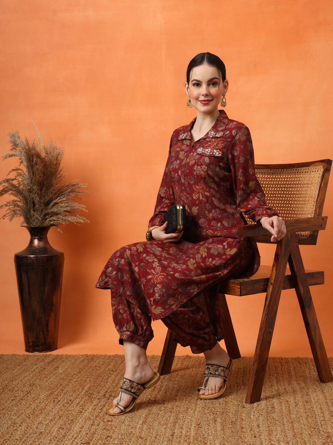 

Anouk Floral Embroidered Regular Thread Work Kurta with Trousers, Maroon