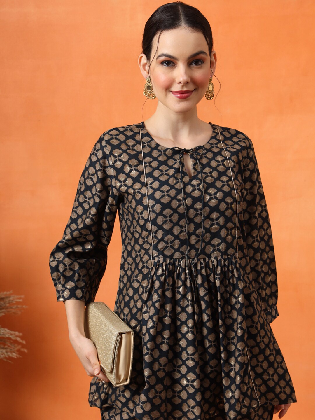 

Anouk Floral Printed Pleated Kurta with Trousers, Navy blue