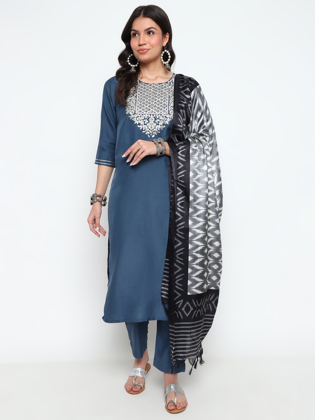

AURIELLA Yoke Design Regular Gotta Patti Kurta with Trousers & Dupatta, Grey